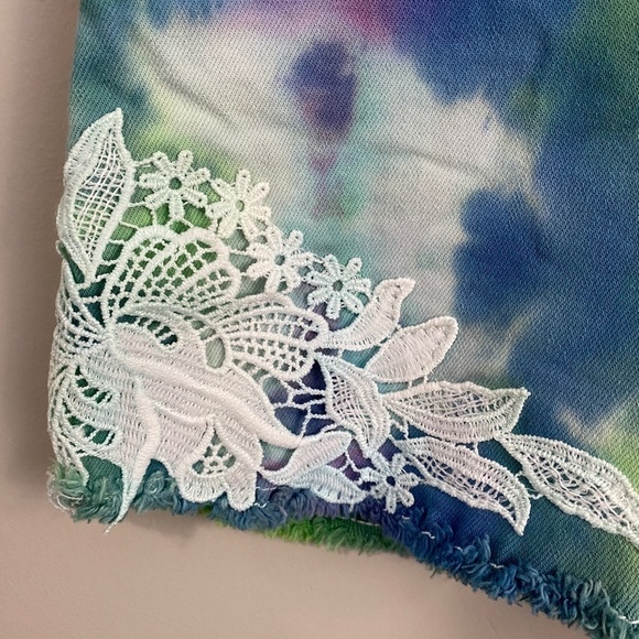 Ardene 82 Denim Women's Tie Dyed Green Jean Shorts Size 11 - Picture 3 of 10